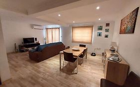 Two Bedroom Whole Apartment Close To The Sea